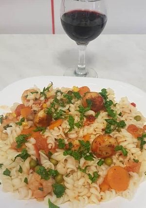 O poză a rețetei Paste cu creveți și legume.