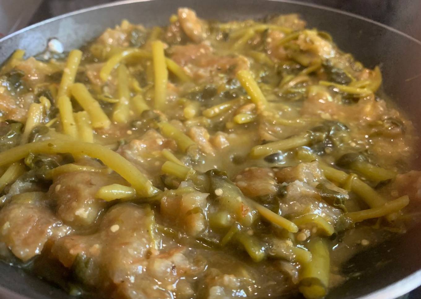 Verdolagas en salsa verde con chicharrón