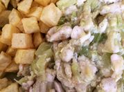 Una foto de guiso de zapallo italiano con carne molida