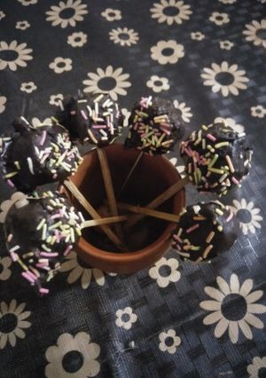 A picture of Chocolate banana lollies.