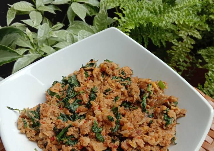 Proses memasak Tumis Oncom Kemangi Pedas Anti Gagal