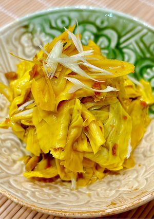 Hình của món Phù trúc (tàu hũ ki) kho sả nghệ.