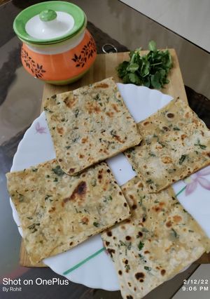 A picture of Dhaniya paratha.