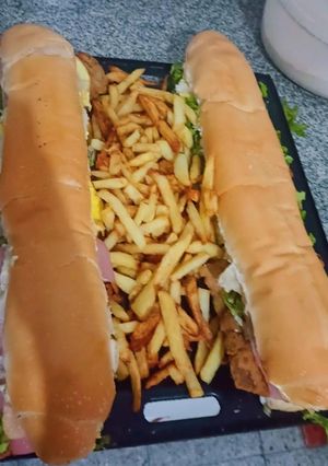 Una foto de Sandwichs de milanesa metro