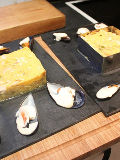 Una foto de Montadito de quinoa con atún y mejillones