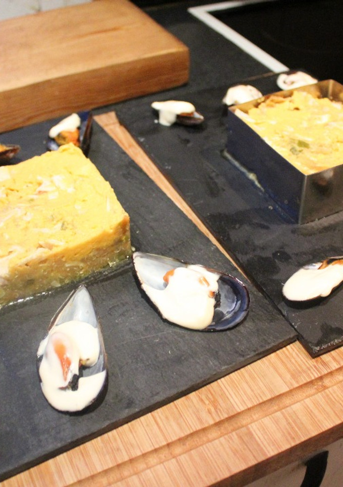 Una foto de Montadito de quinoa con atún y mejillones