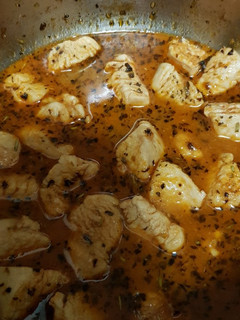 Una foto de Pollo hierba provenzal al vino blanco