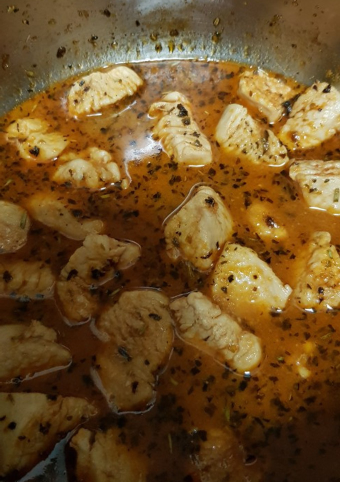 Una foto de Pollo hierba provenzal al vino blanco