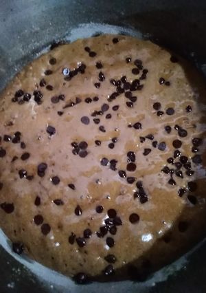 Una foto de Brownie a la cacerola con chips de chocolate