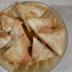 A picture of Aloo Kay samosay.