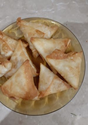A picture of Aloo Kay samosay.