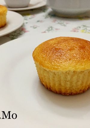 A picture of Vanilla Cupcakes.