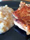 Costeleta de cerdo con puré de manzanas