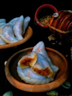 গাজর পুলি পিঠে (gajar puli pithe recipe in bengali) রেসিপির প্রধান ছবি