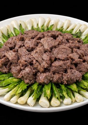 Hình của món SP.0458 - Bò Né Đậu Rồng Dưa Kiệu.