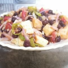A picture of Alo chana chat.
