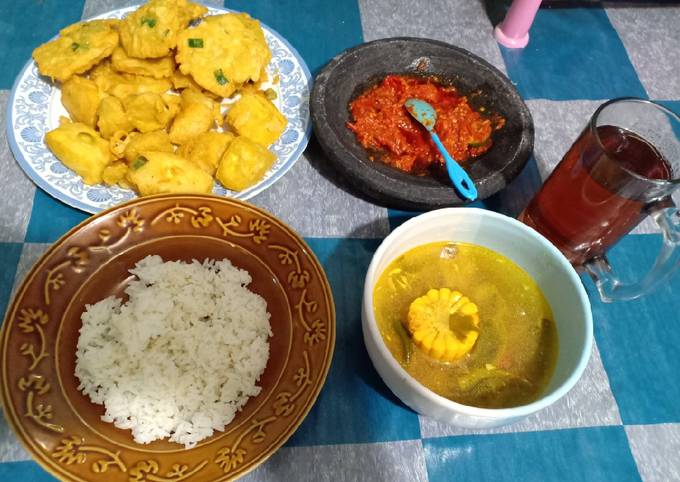 Sayur asem, sambal terasi dan tempe goreng