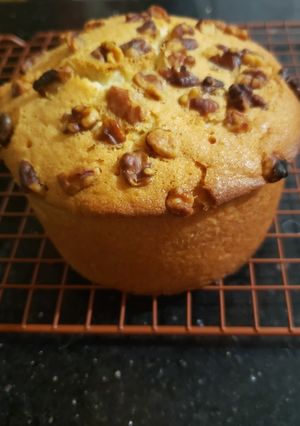 A picture of Walnut Pound Cake.