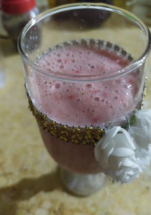 صورة لوصفة الموز 🍌 بالفراولة 🍓 في دقيقة 😋