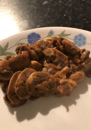 A picture of Posh breakfast mushrooms with scrambled eggs in a wrap.