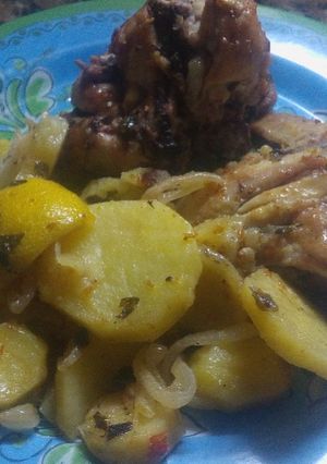 Una foto de 🐔 Pollo con papas al 🍋 y provenzal 🍗