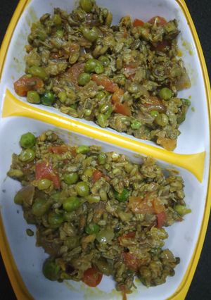 A picture of Sahjana Ke phool (drumstick flower).