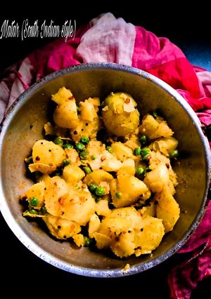A picture of Aloo Matar (South India style).