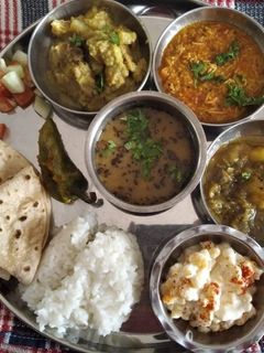 ગુજરાતી થાળી રેસીપી મુખ્ય ફોટો
