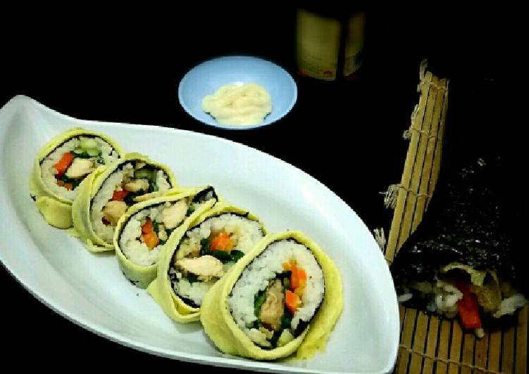 Resep Kimbap Ayam Selimut Telur | Cara Buat Kimbap Ayam Selimut Telur Yang Bikin Ngiler