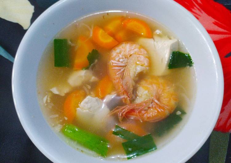 Bagaimana memasak Sup Udang Simple yang Enak Banget