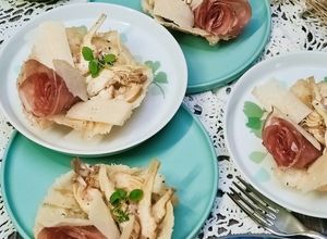 Foto di Cestini di parmigiano con lonzino e carciofi alla mentuccia