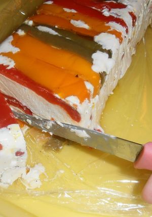 Φωτογραφία της συνταγής Terrine με πολύχρωμες πιπεριές και μαλακά τυριά. Το καλοκαίρι είναι εδώ!