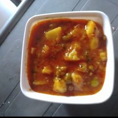 A picture of Aloo Mater Tamater Ki Sabzi.