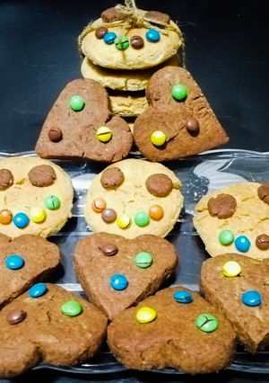 A picture of Eggless Vanilla and Chocolate Cookies.