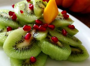 Foto de Salada de Kiwi, manga e romã