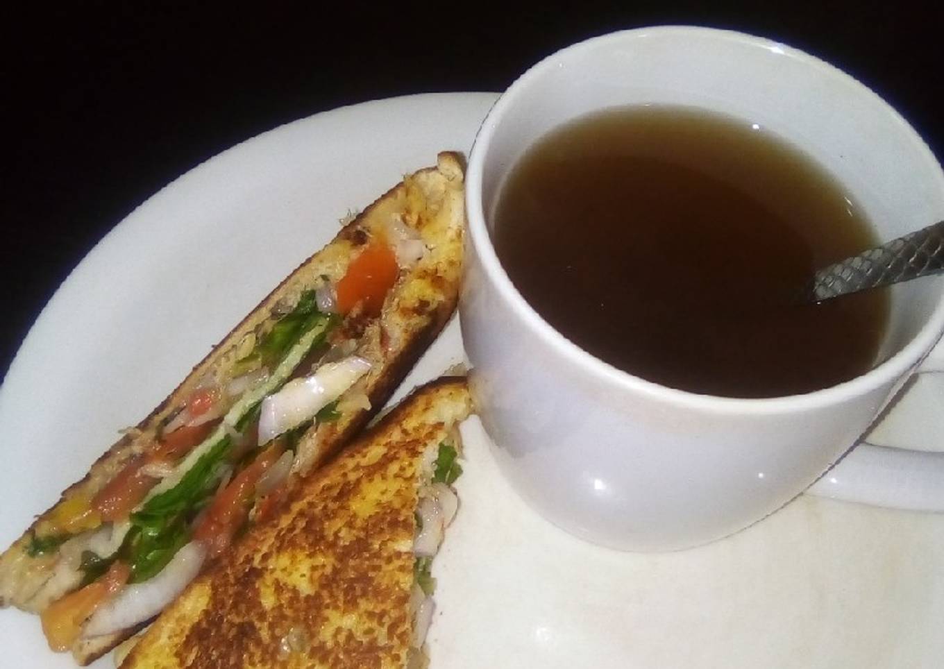Sandwich with Ginger and clove black tea