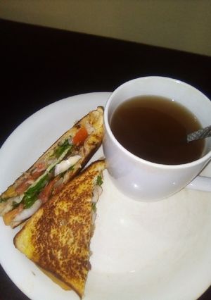 A picture of Sandwich with Ginger and clove black tea.