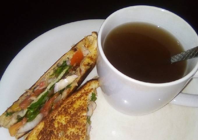 Sandwich with Ginger and clove black tea