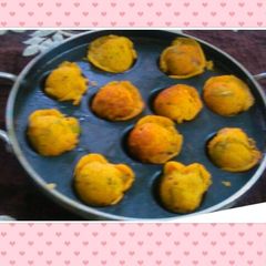 A picture of Suji Besan ke Appam.