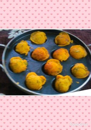 A picture of Suji Besan ke Appam.