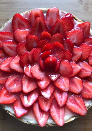 Una foto de Tarta de fresas y crema pastelera 🍓🥰