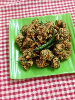 मेथी भजी (Methi Bhajji Recipe In Marathi) रेसिपी चे मुख्य फोटो