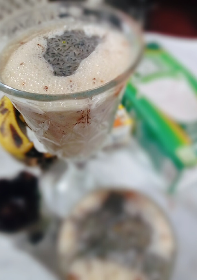 A picture of Dates and banana shake.