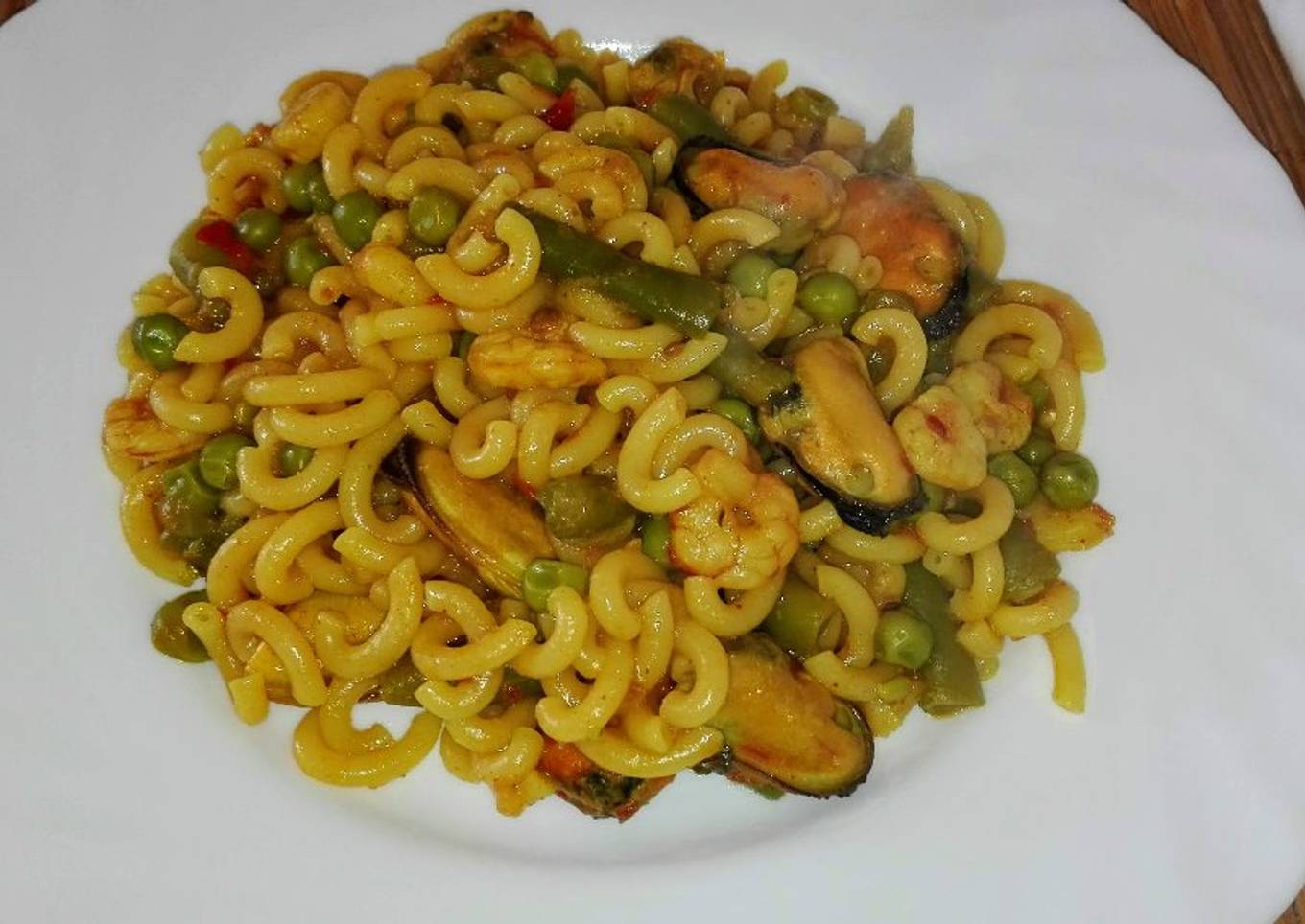 Fideguá con gambas y mejillones