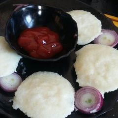 A picture of Idli.