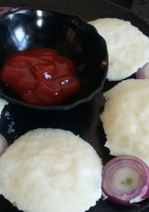 A picture of Idli.