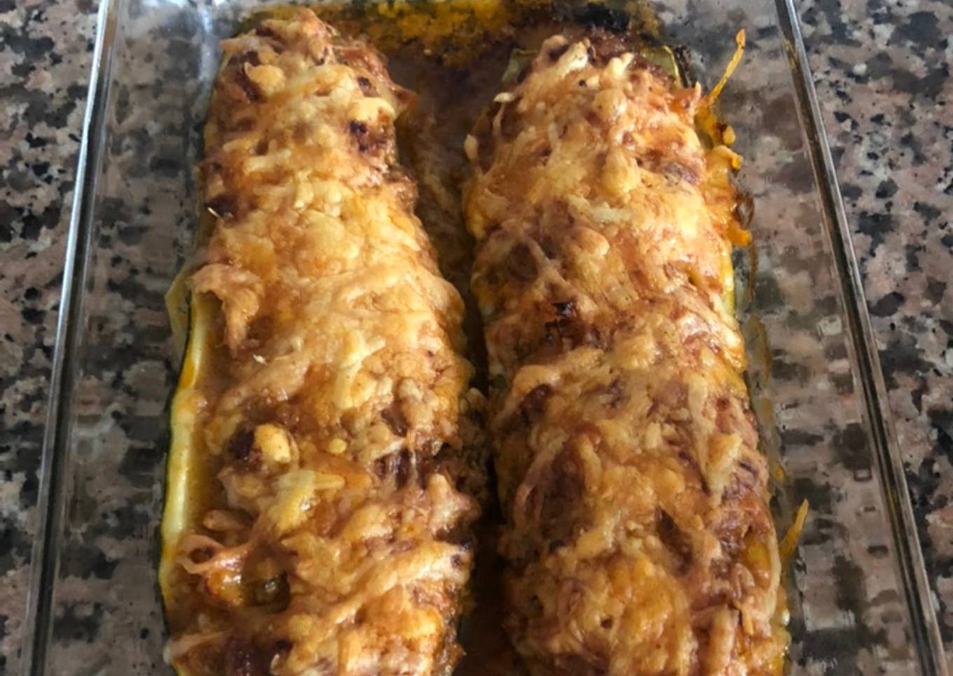 Calabacín relleno de carne picada