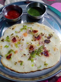 सूजी के उत्तपम (suji ke uttapam recipe in Hindi) रेसिपी मुख्य फोटो