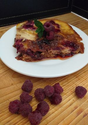 Una foto de Leche asada con frambuesas