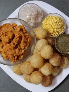 પાણીપૂરી (Pani Puri Recipe In Gujarati) રેસીપી મુખ્ય ફોટો